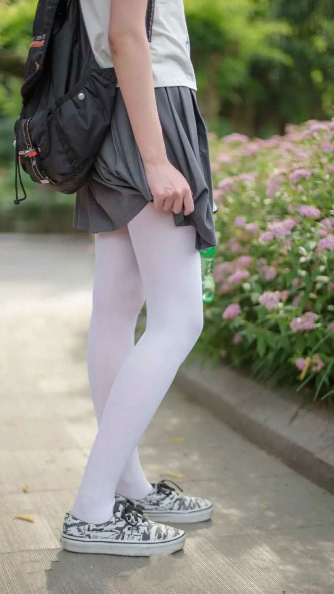 绿色环保足球场不断扩展,推动城市绿色低碳目标实现,足球场绿色颗粒是什么